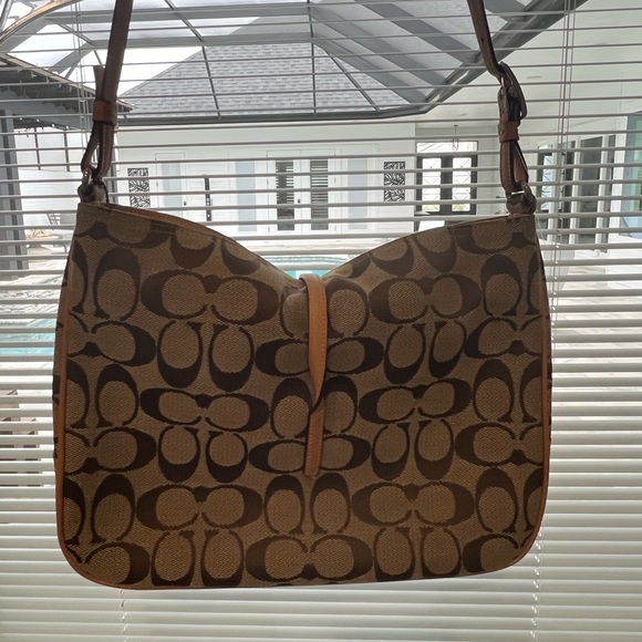 Used Coach small shoulder bag - Picture 2 of 9